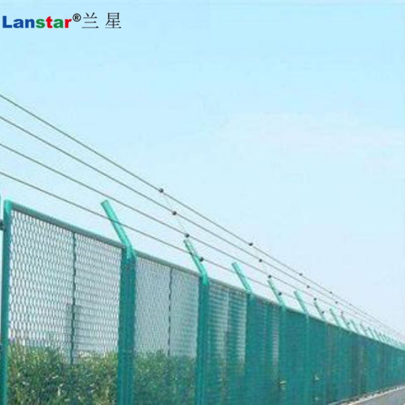 What stages has the history of electronic fences gone through?